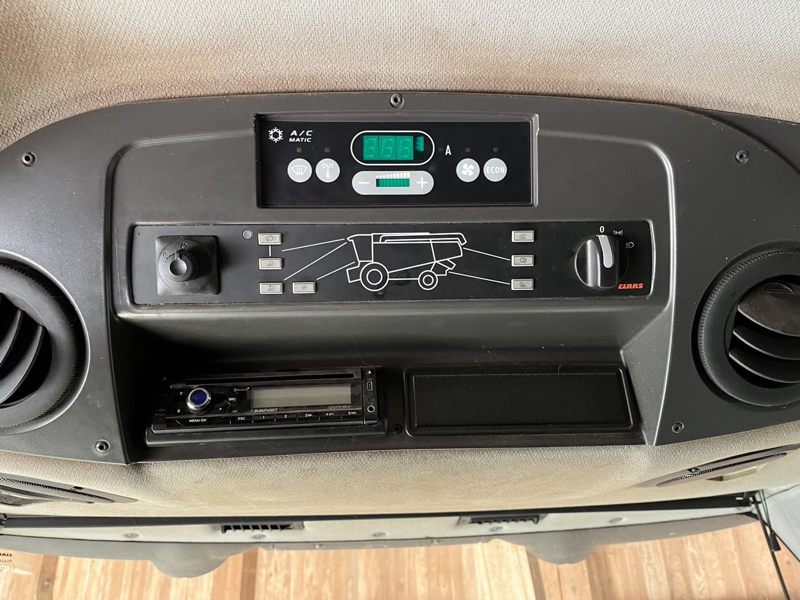 4ddf679f-83f7-4e46-9b18-a96421ae0971-cockpit 2.jpg