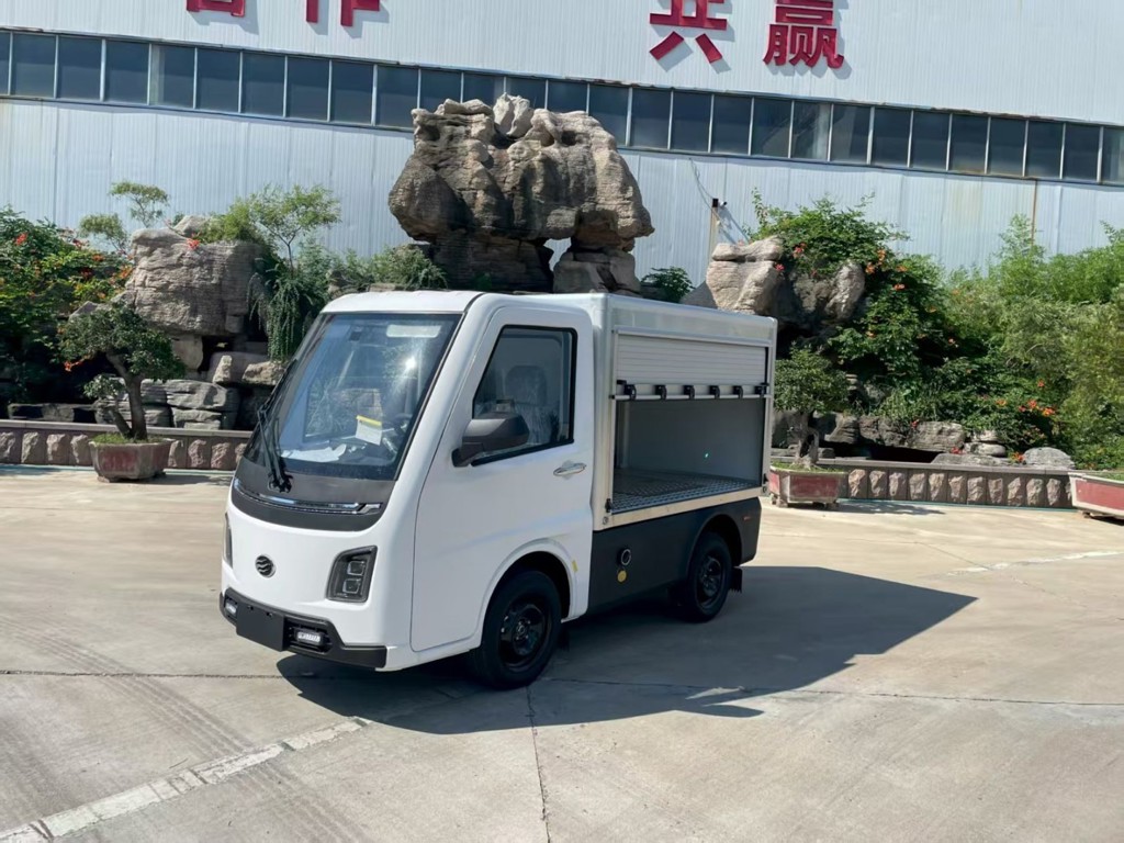 f1befa26-0b3a-43d6-ab3b-7f17e86f12b9-Box mit Rollos.jpg