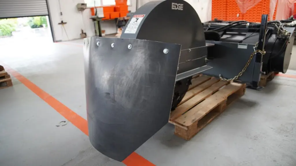 b85ec113-cc7a-47f9-9000-d36649f58ff0-Baumstumpffräse Kompaktlader.jpg