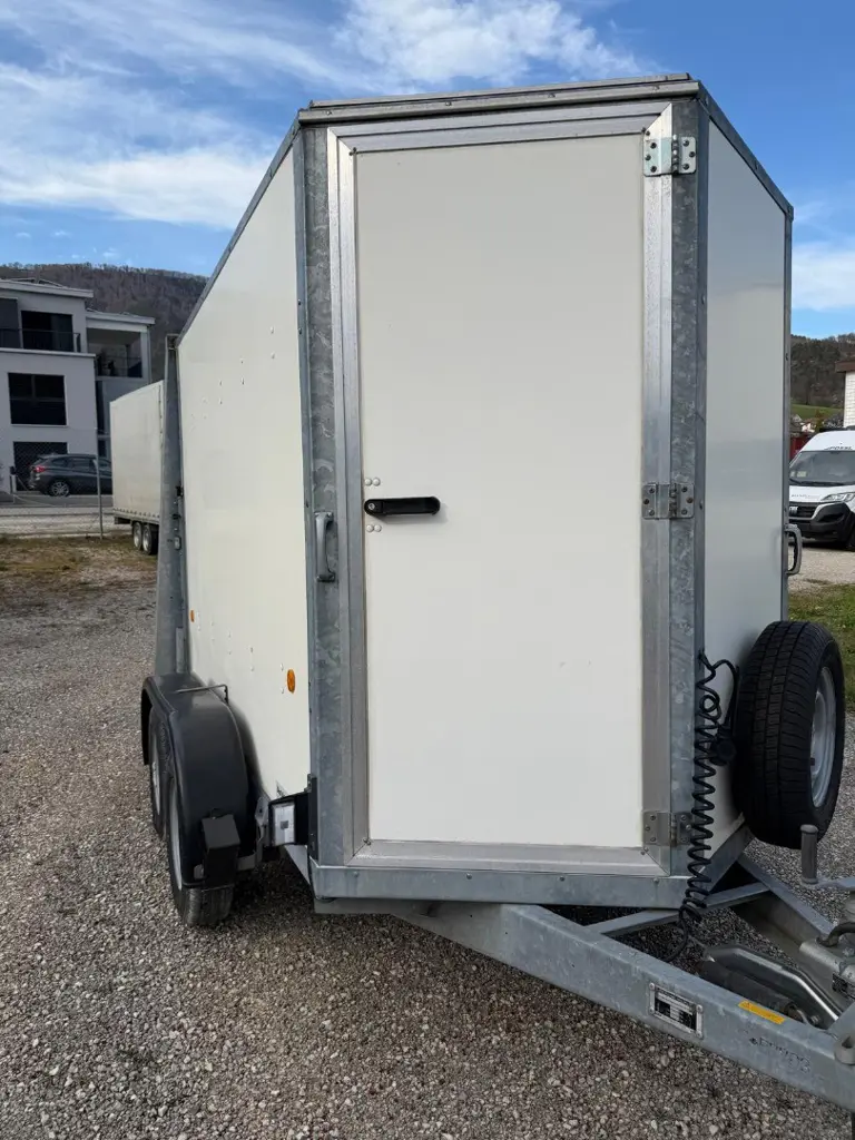 b8703994-e8cc-41eb-8b86-a6ac5177e782-IFOR Williams_Kofferanhänger_09.jpg