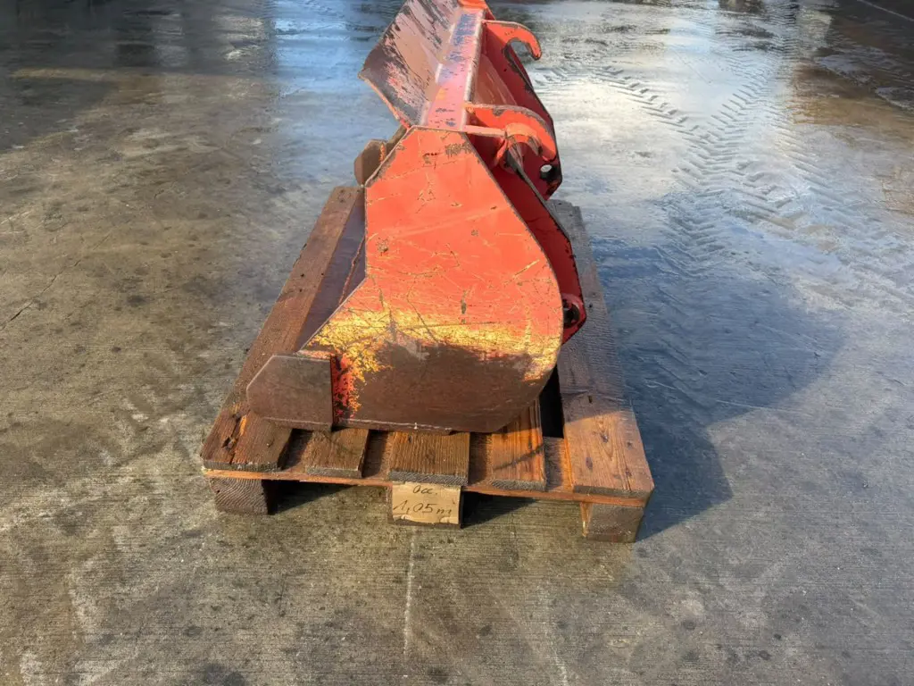 f01f3059-9516-4c6e-9db9-a657bd9ea90a-Schaufel rot_Weidemann hydraulisch (3).jpg