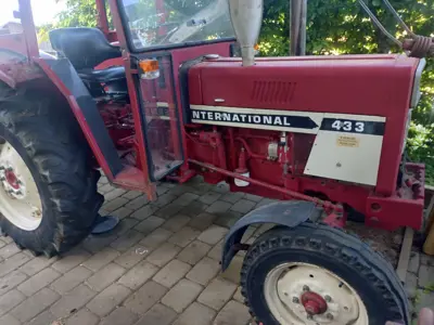 Traktor IHC 433