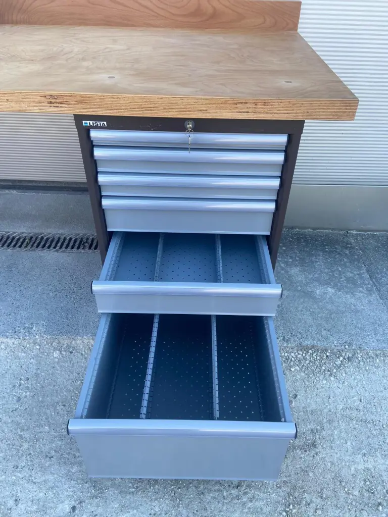 a10a6872-3216-49ff-b93c-50293289e020-Werkbank 5m 1.jpg