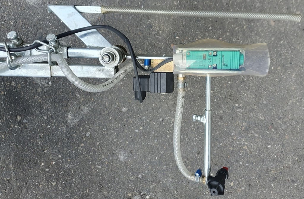 5e89f4fd-50c0-4a2a-9142-2c888139e13c-Müller-Punktspritze HERPU_Arm Frontanbau2.jpg