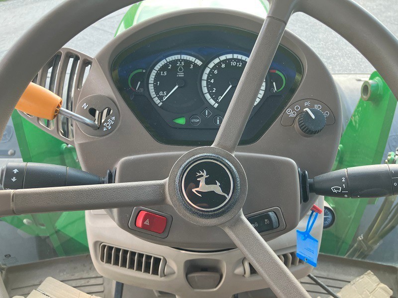 434ebc4e-eff3-42f2-9fb9-c2a344147c25-John Deere 6230 8.jpg