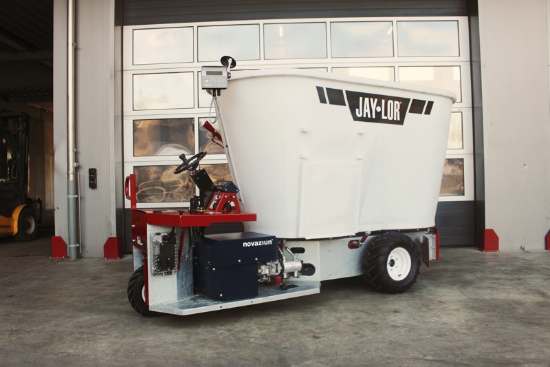 e1e7d9c4-efe1-43c8-9ad6-85295aa50013-JayLor_5100_Akku (3)-Cutter.jpg