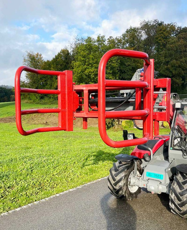dea1389e-88e5-4b8f-9a93-16488090925a-31903-Düvelsdorf-Frontlader-Zubehör-Ballengabel-(1).jpg
