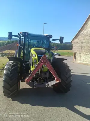 a vendre tracteur CLAAS Arion