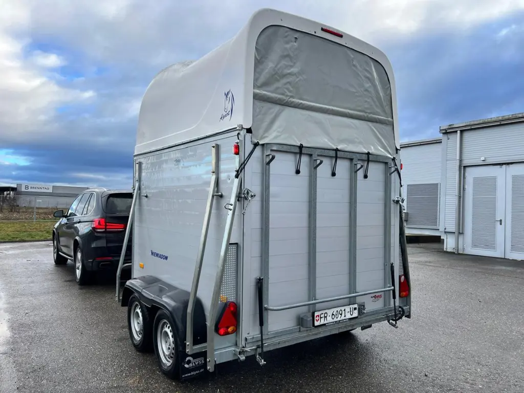 Pferdetransportanhänger Niewiadow