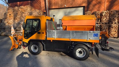 Ladog T1550 mit Pflug und Streuer