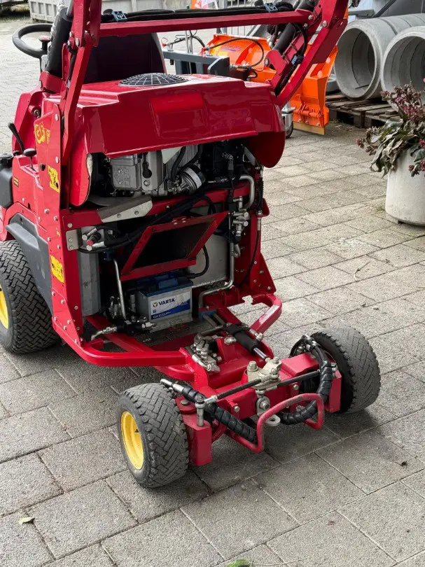 f3b2bff2-3866-427e-832e-94f8fb933cff-Ferrari hinten.jpg