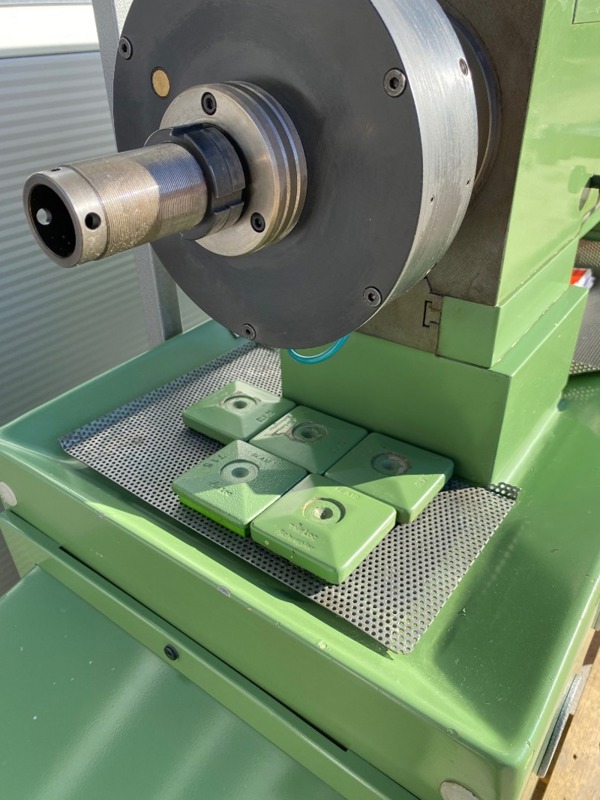 a8abd6e4-3f07-41a6-917b-6a7bbf32ac12-Drehbank_Schäublin_07.JPG