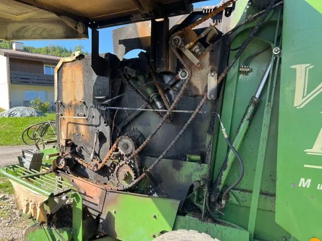 cadf4fe9-7510-46da-8d73-d32c4ae3e223-Krone VP1500 5.jpg