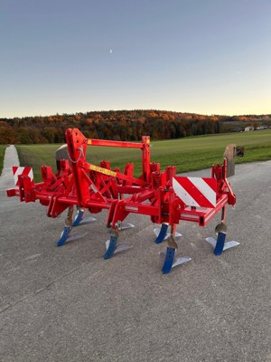 Déchaumeur à dents Grégoire Besson arrière et frontal