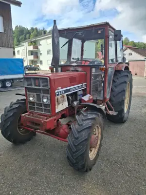 Traktor International 633