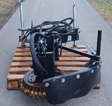 Giant Wildkrautbürste / 2017 / M015377