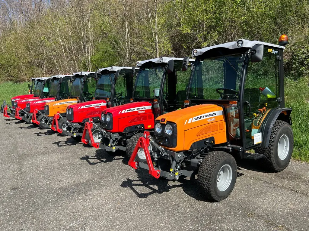 Kompakttraktor MF1525 mit Komfortkabine (Demo und Neutraktoren)