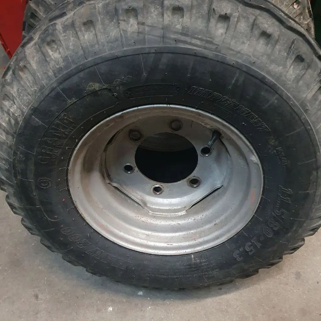 Komplett Räder 11.5/80-15.3