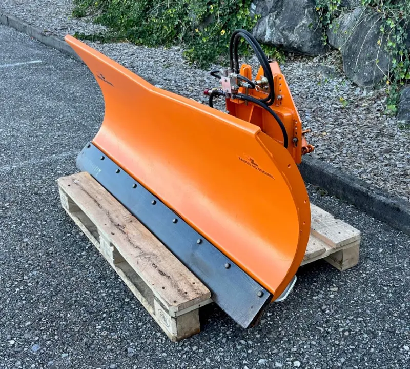 9281fa8d-e5ac-4c0e-8aa2-d890684799de-Zaugg Schneepflug 160 cm 1.jpg