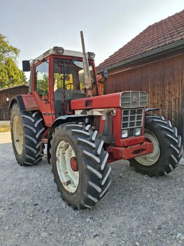 Traktor IH 1056 XL