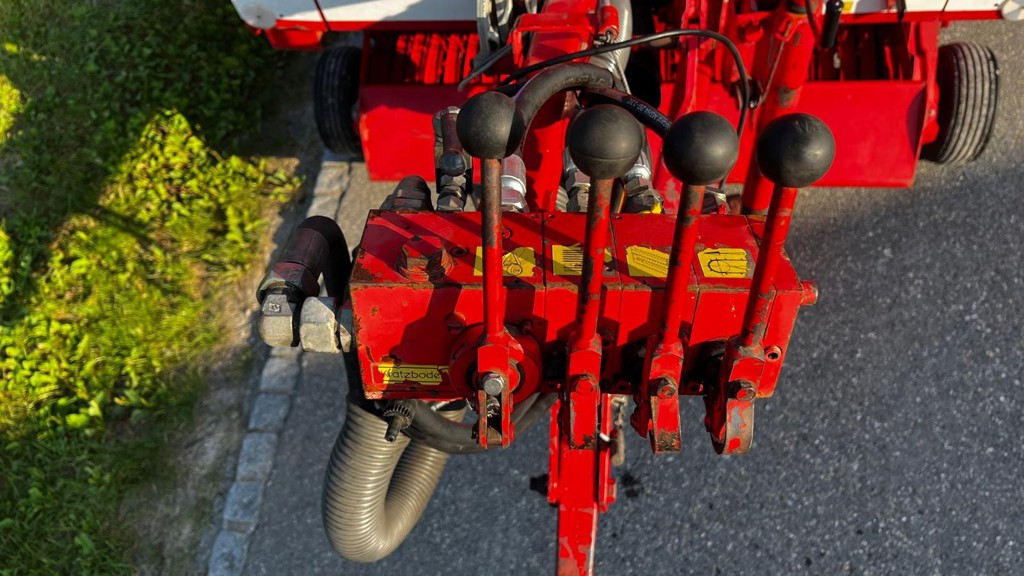 c2d747d2-0b7b-4ab4-b815-bff70179d5c3-34903 Pöttinger Ladewagen Ernteboss 2 exclusive (3).jpg