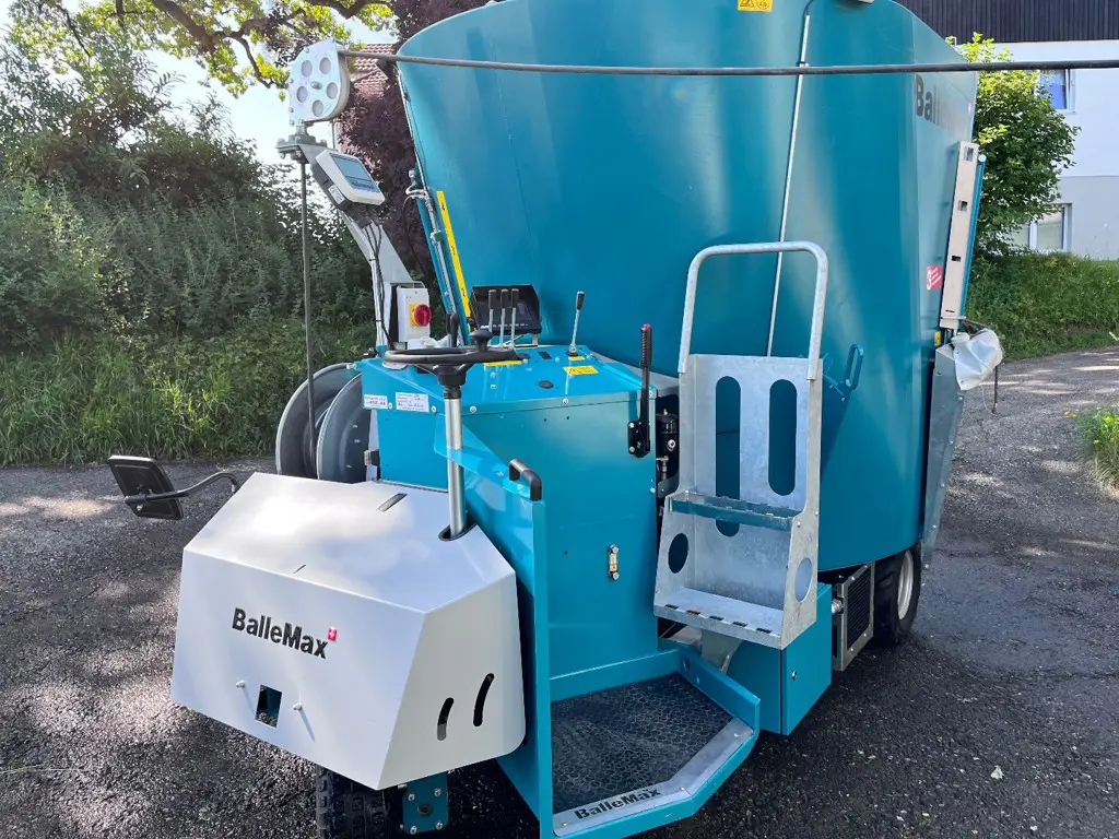 Elektro-Futtermischwagen 15kw / BalleMax 6-8m3 Vorführmaschine