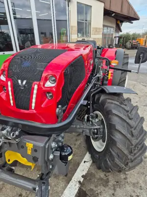 Valtra F105S Demotraktor