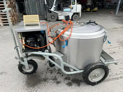 Milchtank mit aufgebautem Kühler