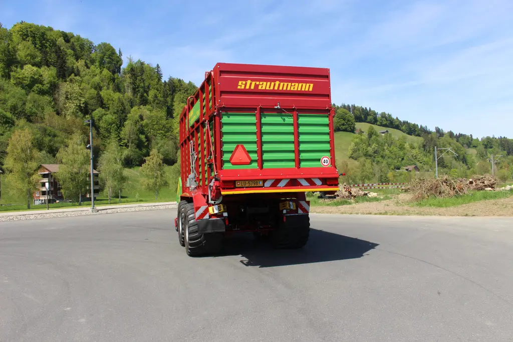 2fbbb43a-d9bd-47a4-8d28-c3ba475b36fa-Super-Vitesse_3502_x221 (10).jpg
