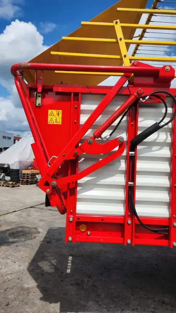 65b8d8d6-2db0-4f5b-99d3-b94a7f763248-Ladewagen Primo 400L LMB Maschinen GmbH 22 - Kopie.jpg