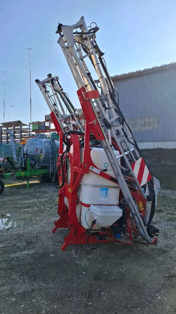 90461e6f-5454-4638-8d62-01ea55b1ade8-Kuhn Suter (9).jpg