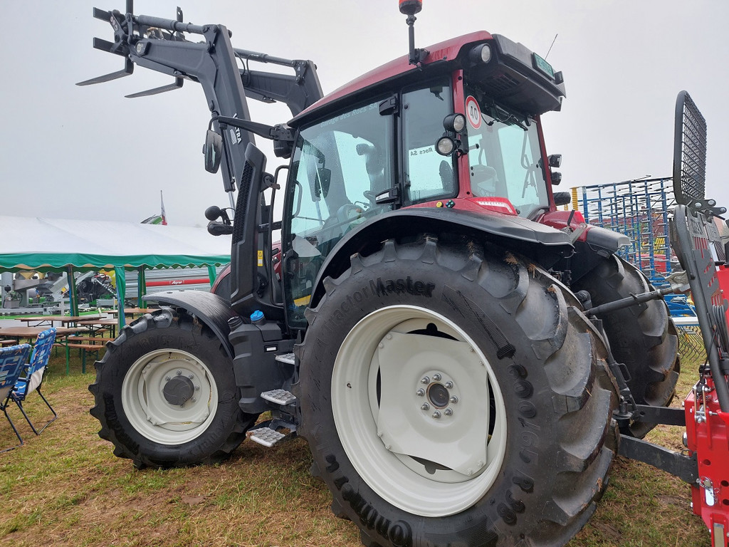 66351db7-3471-4264-8427-f8fe4738a785-Valtra G 135 (2).jpg