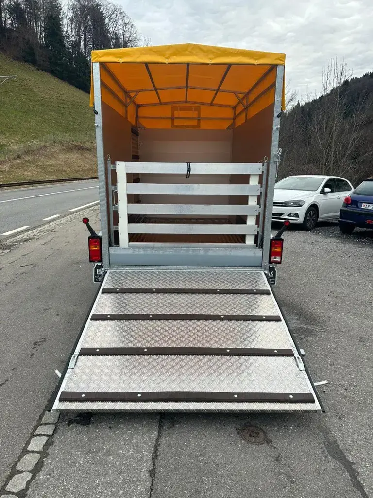 c64eef5f-3b2f-4a2b-b4e9-649c63e02c62-_ Viehanhänger _ eefach.jpg
