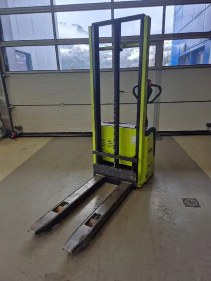 b5d8fef2-09fc-41ce-8024-1feb9e9c0df1-lifter-gx-1292 (5).jpg