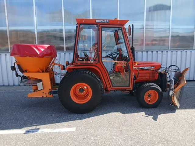 5164a41d-11fd-4d1d-927f-e7684fdd3862-Streuer mit Kubota_1.jpg