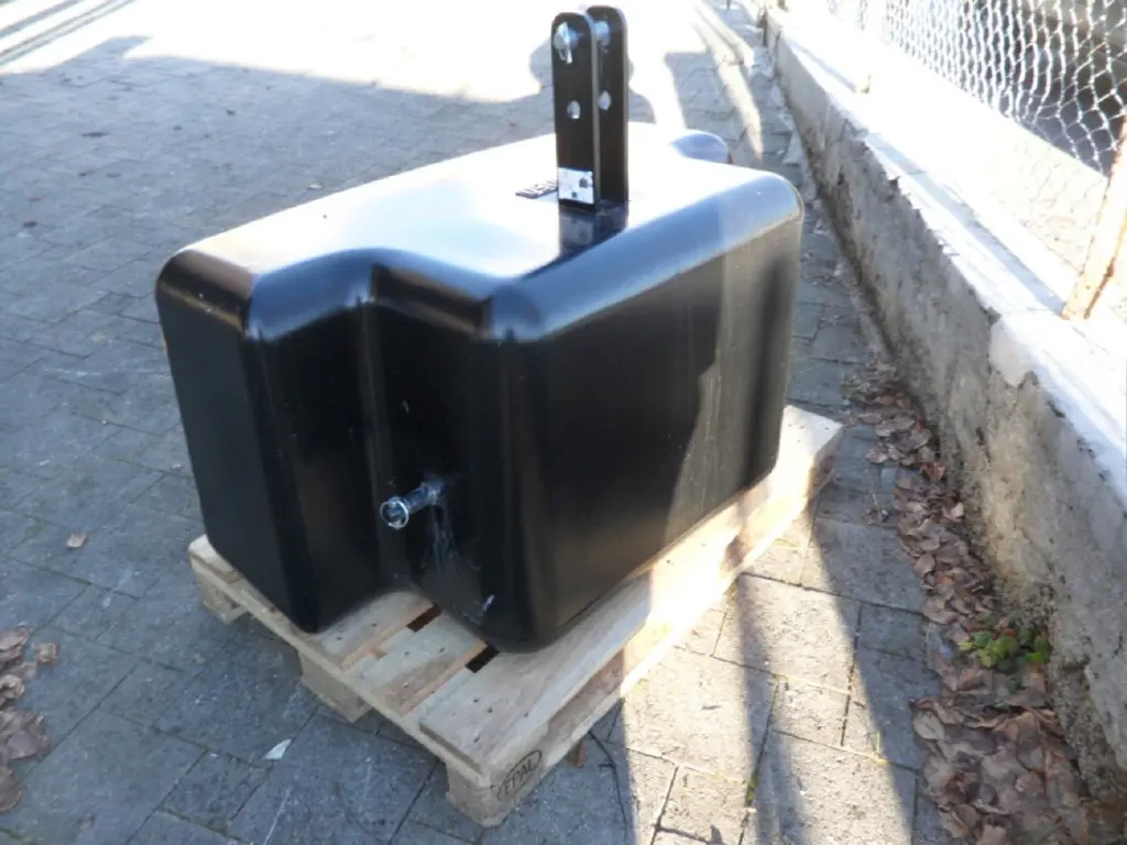 cb9bed49-49f6-4c83-8f01-2d97063f1324-Düvelsdorf contre-poids 750 kg (3).jpg