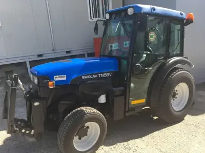 Kommunal-Schmalspur Traktor New Holland TN 55 4 WD