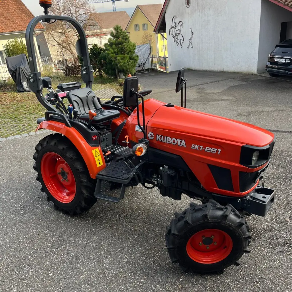 ZU VERKAUFEN KUBOTA EK1-261 ALLRAD