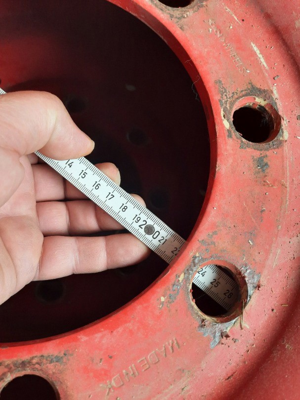 6f2aa614-c56b-4530-9022-1f90d867822a-Nabendurchmesser hinten .jpg