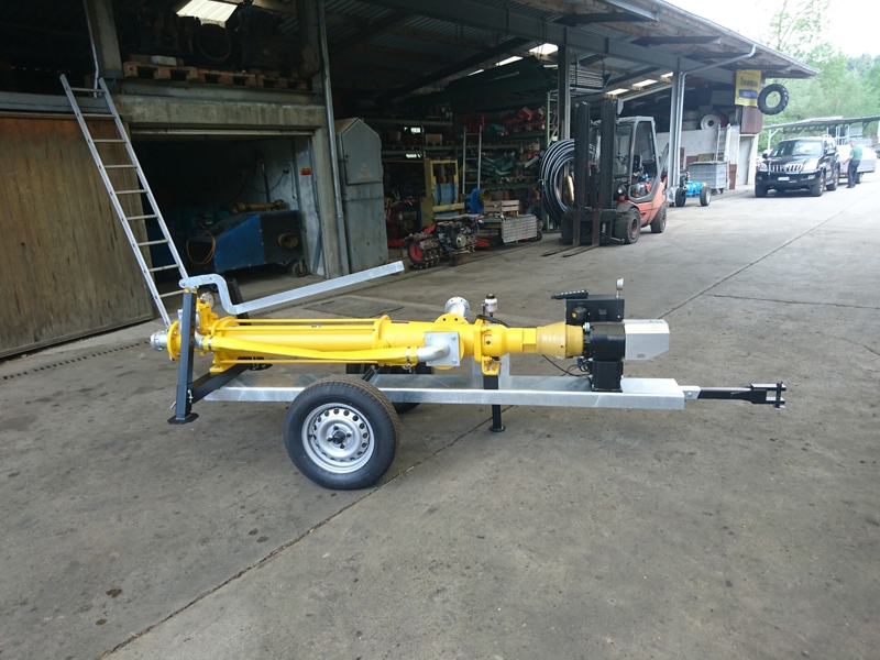 34bcaabf-15ae-4acb-a351-bbc1c78712f6-Pumpe mit Aufbau von Seite.JPG