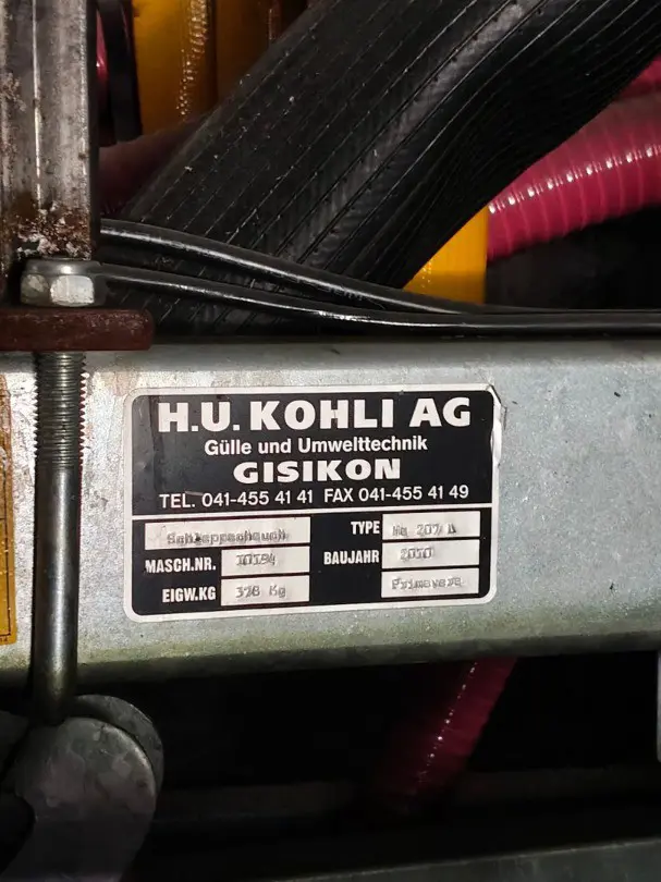 22f1f1d1-ec38-46e2-af7c-aea3ea0ea97c-Schleppschlauch Pumpe Schlauchhaspel Kohli_Plak.jpg