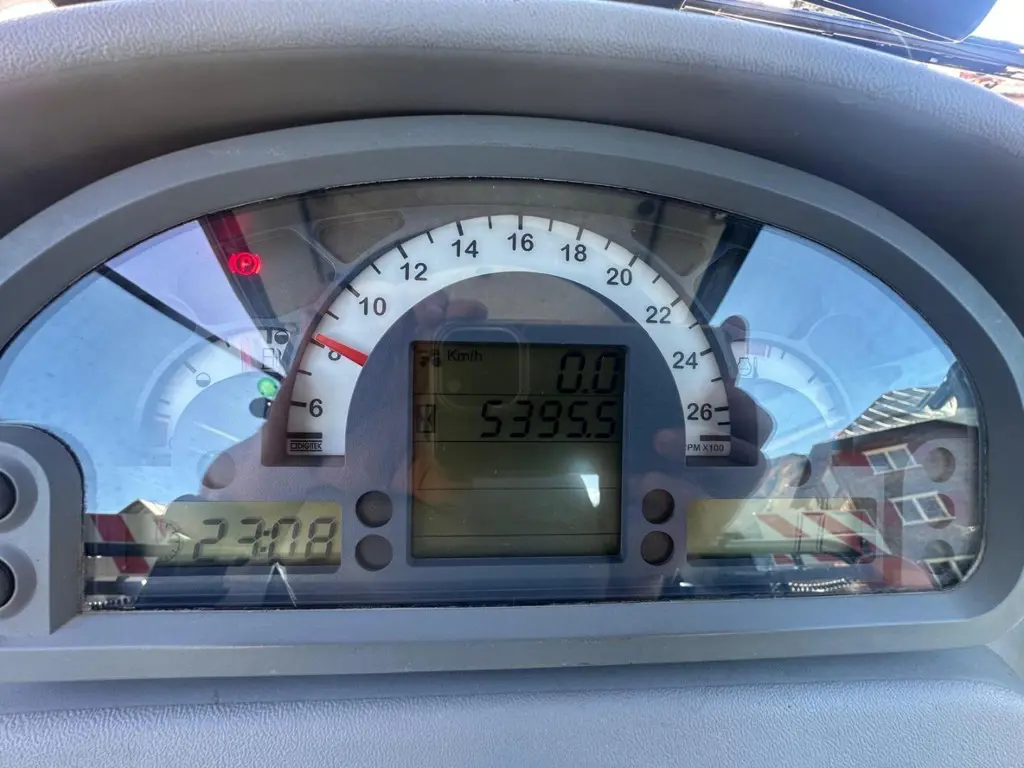 571f317a-4e91-412a-92c2-46f3a0eafb18-Deutz Traktor 4.jpg