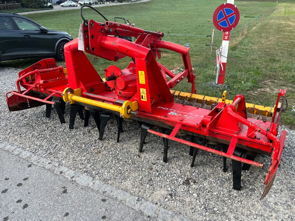 f1e95396-326a-4c64-8e1a-c3274c2e46a4-28535 Pöttinger Kreiselegge Lion 300 (1).jpg
