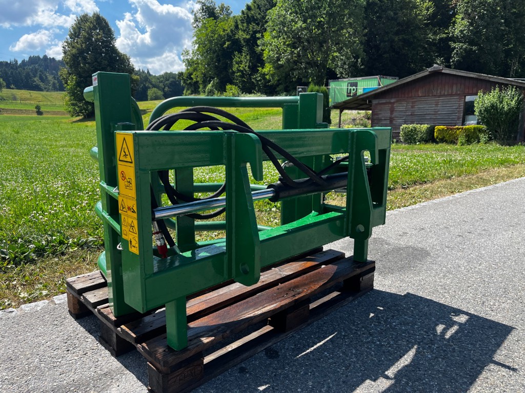 9a79f130-4d19-402c-b58c-56d8397530a7-34909 Düvelsdorf Frontlader Zubehör Ballengabel (2).jpg