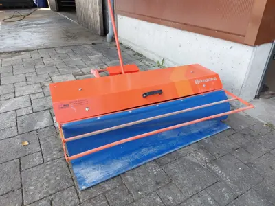 Brosse pour tracteur à gazon Husqvarna