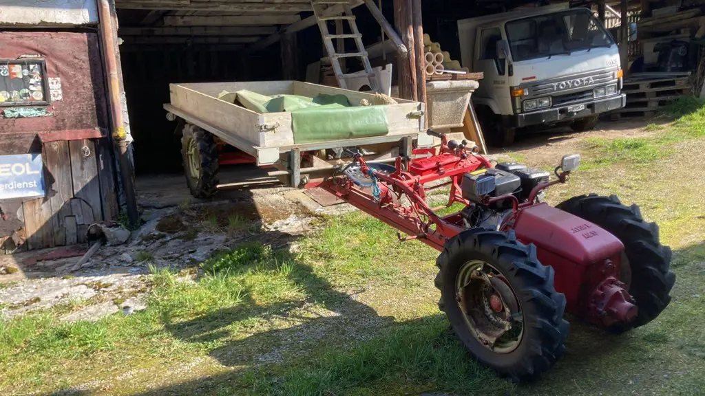 Motormäher mit Triebachsanhänger