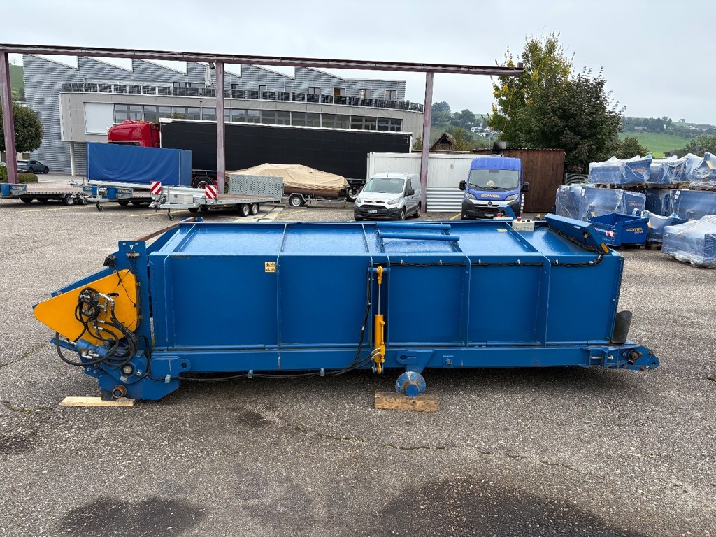 Bunker zu Göweil LT Master Maispresse