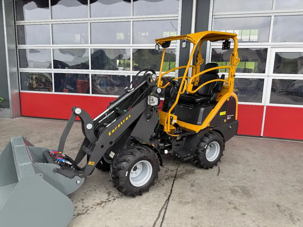 Hoflader Eurotrac W 11