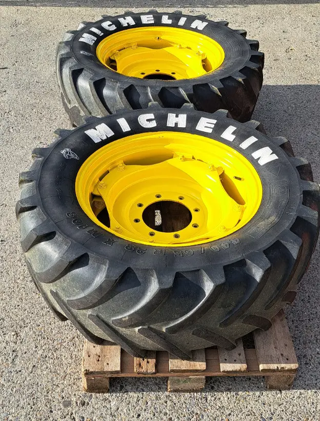 Kompletträder 600/65R38 + 440/65R28 zu John Deere, Felgen W15x38 + W12x28
