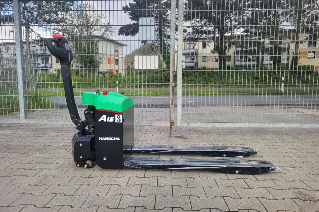 c2276638-30a1-4620-9652-29a24419cbec-stapler-cbd15-liionen-elektrohubwagen1500-kg-neu-hubwagen.jpg